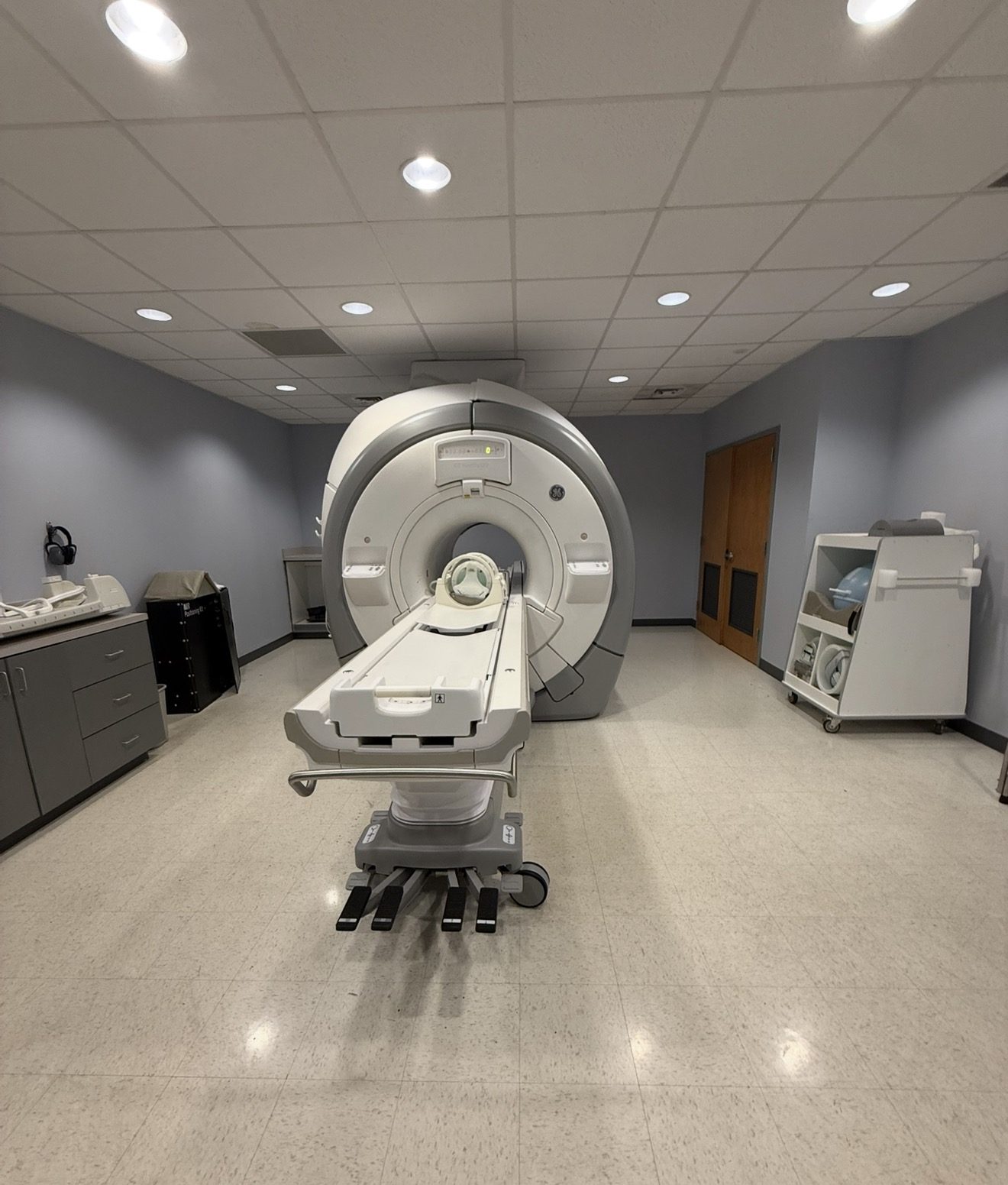 GE Optima MR450w 1.5T MRI system